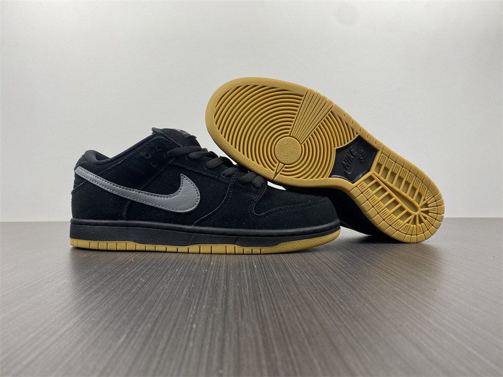 Nike SB Turns Back the Clock and Reveals a Dunk Low Fog Colorway BO6817-010